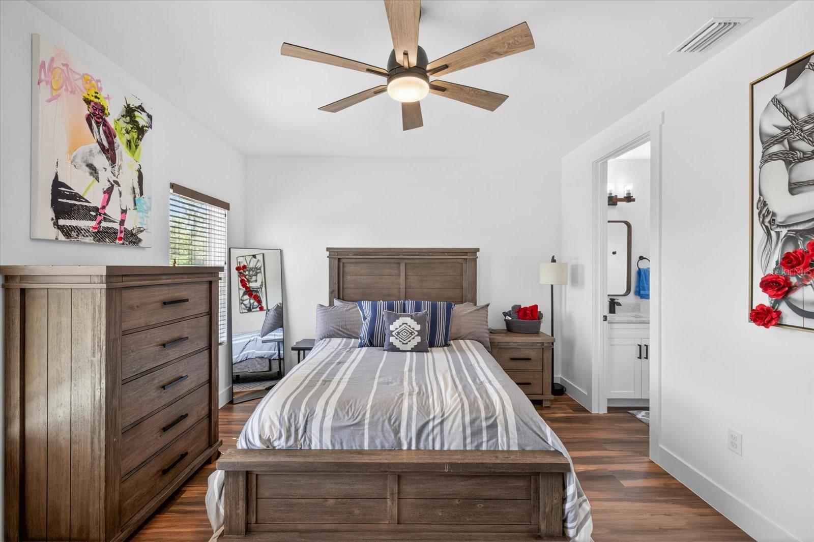 Listing photo id 27 for 7301 Elliott Street