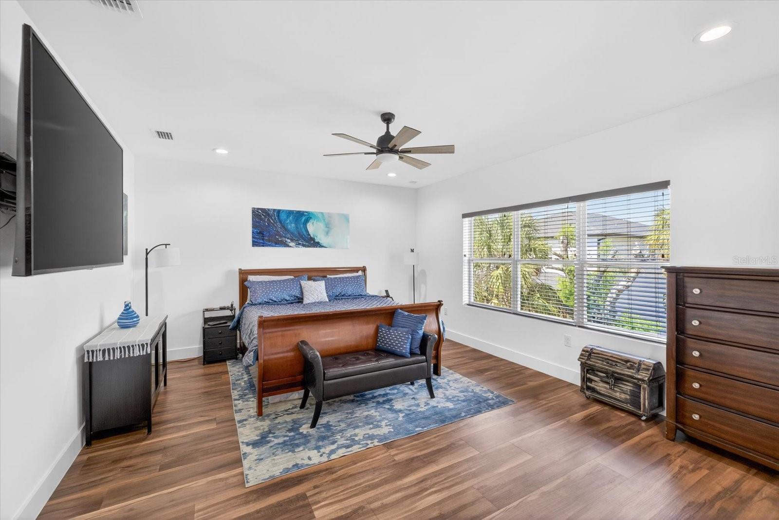 Listing photo id 32 for 7301 Elliott Street