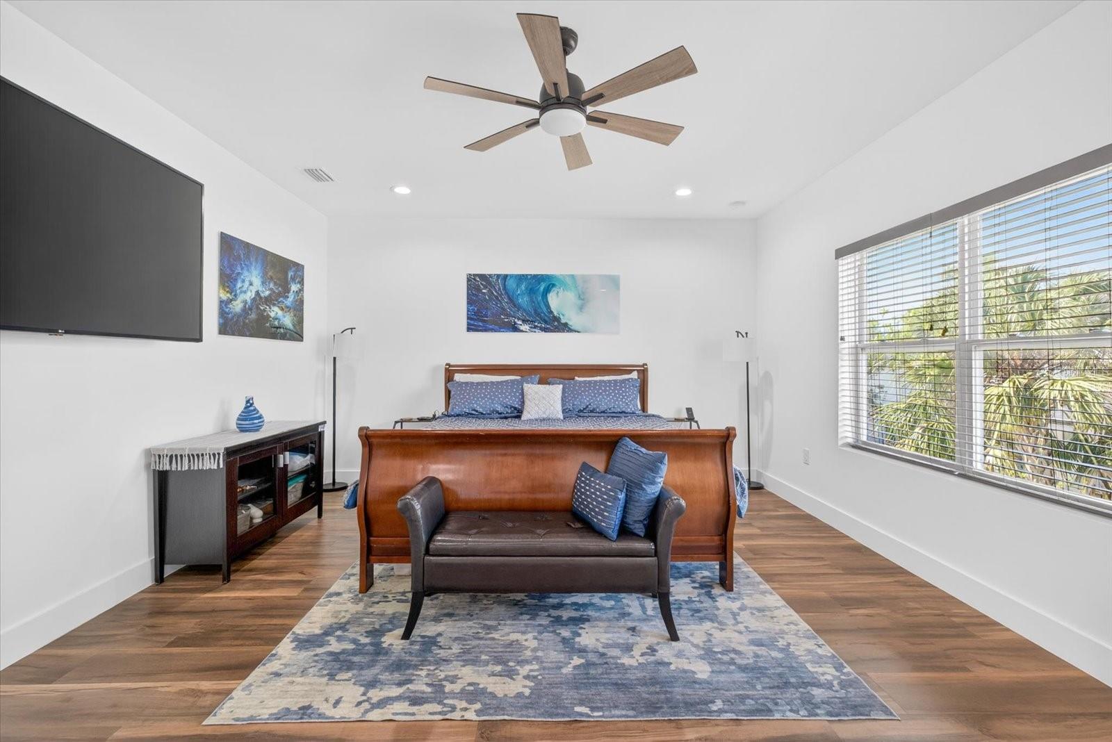 Listing photo id 34 for 7301 Elliott Street