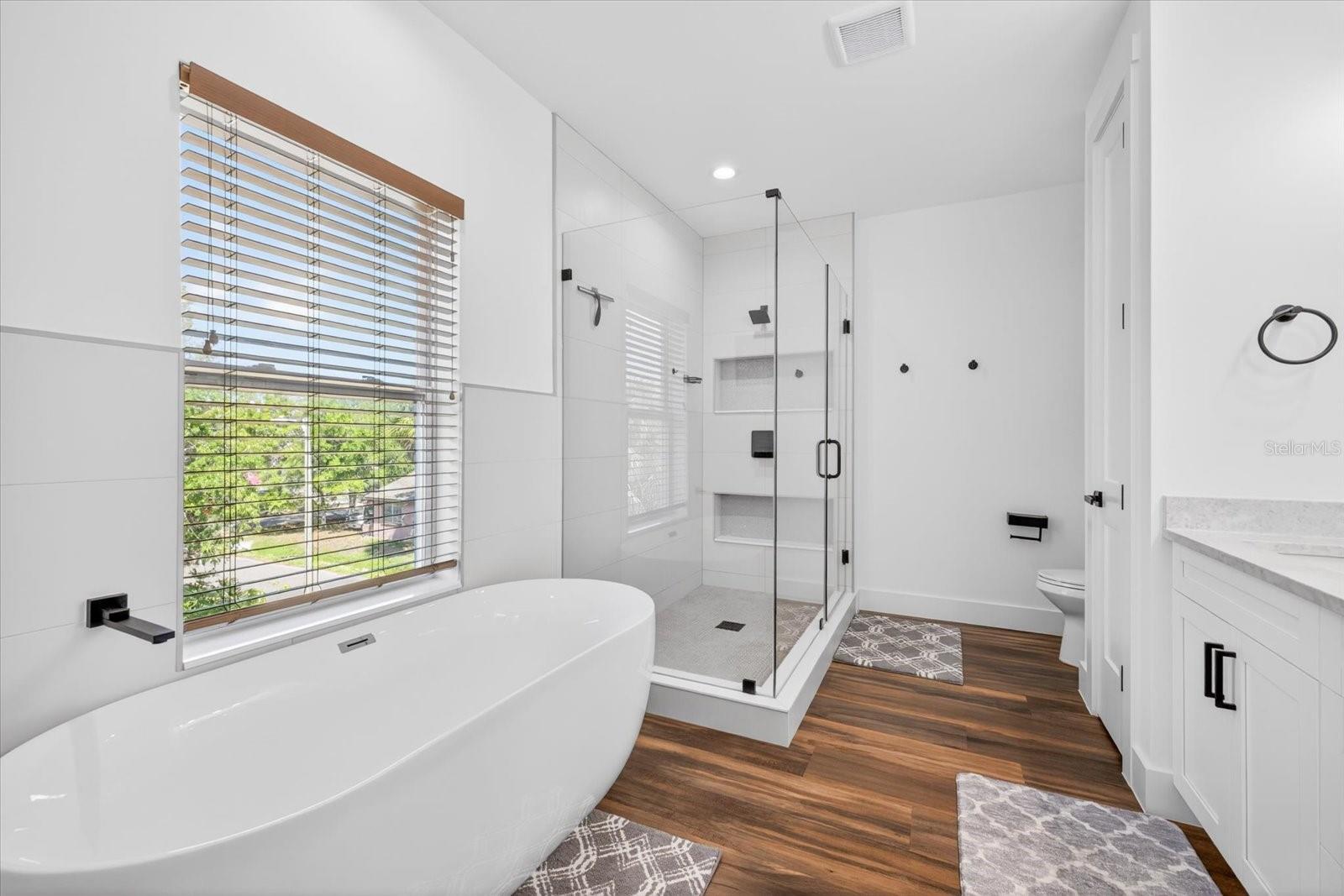 Listing photo id 35 for 7301 Elliott Street