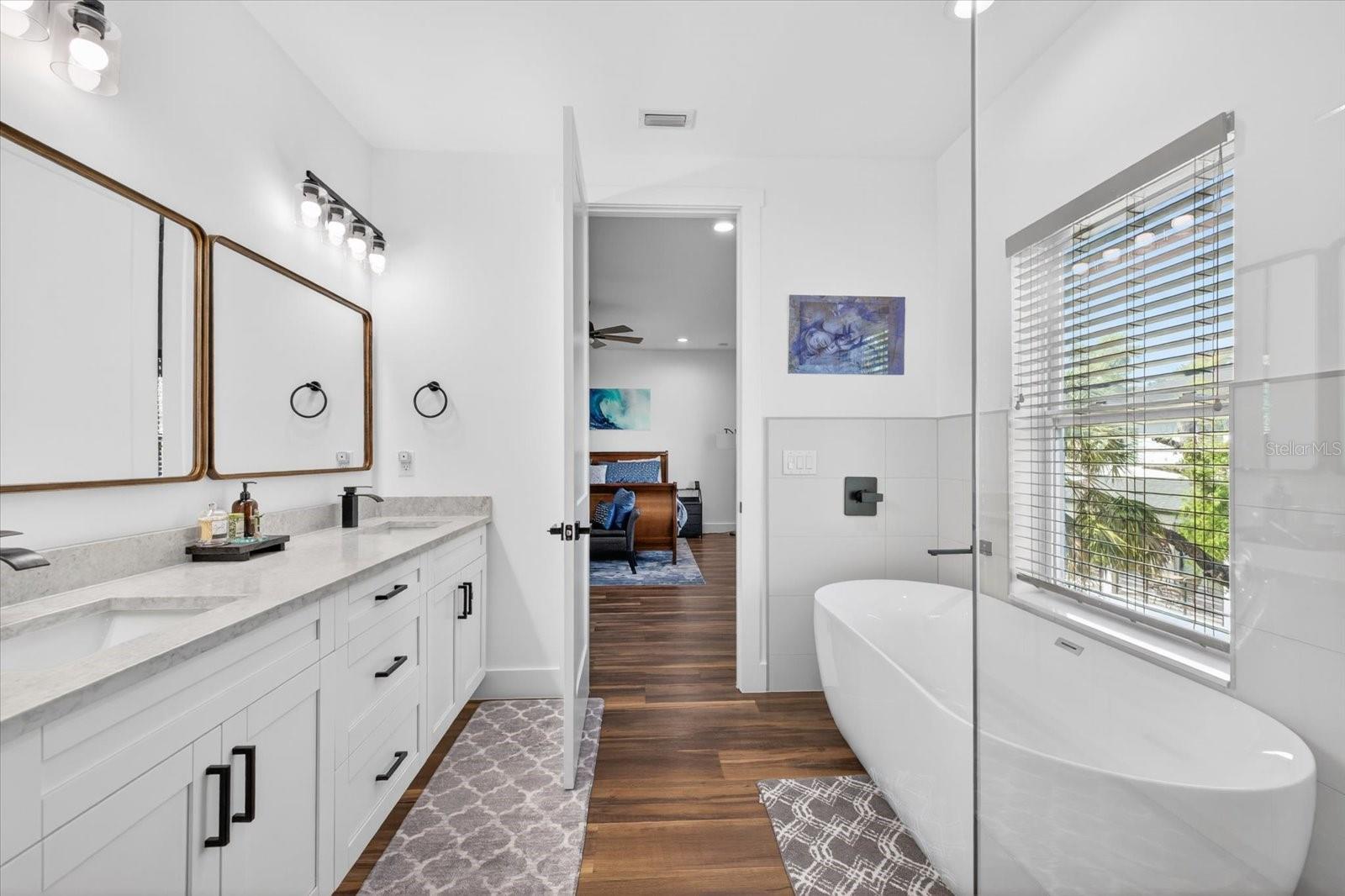 Listing photo id 36 for 7301 Elliott Street