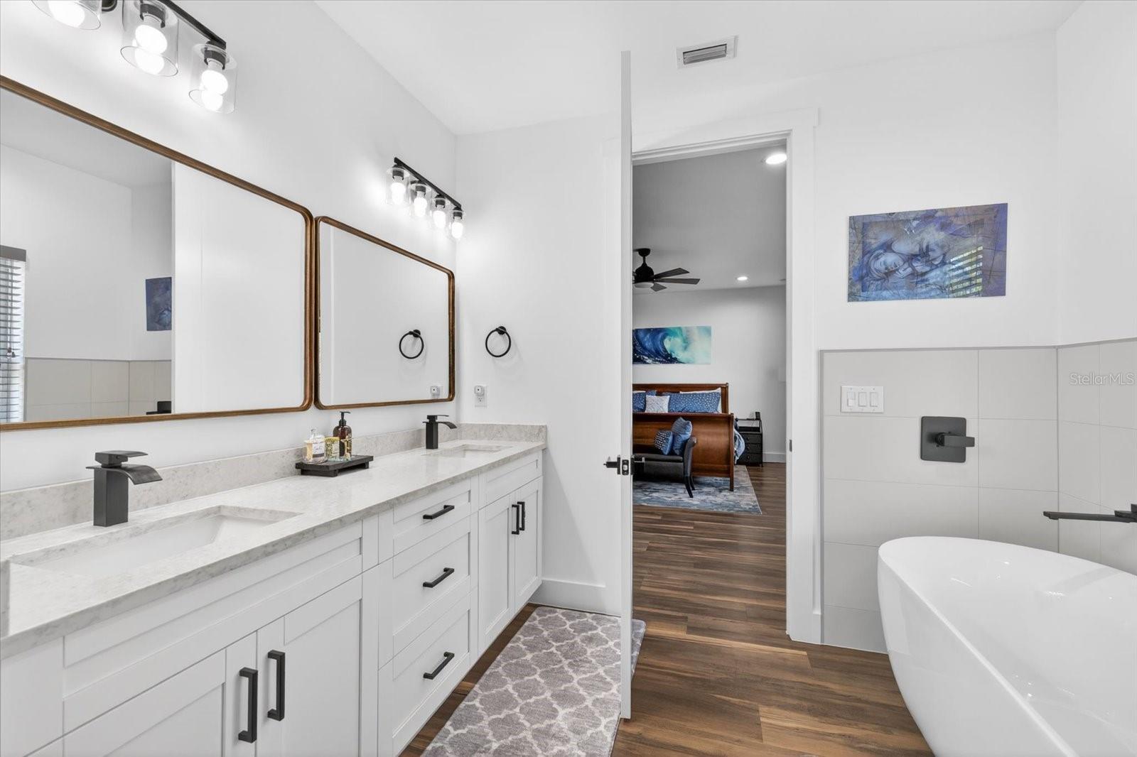 Listing photo id 37 for 7301 Elliott Street