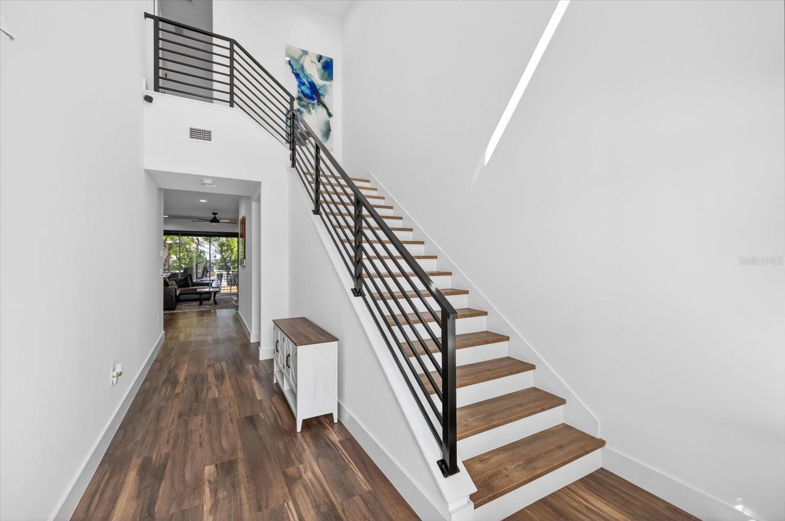 Listing photo id 2 for 7301 Elliott Street