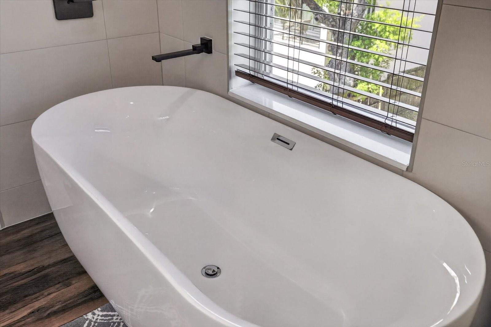 Listing photo id 38 for 7301 Elliott Street