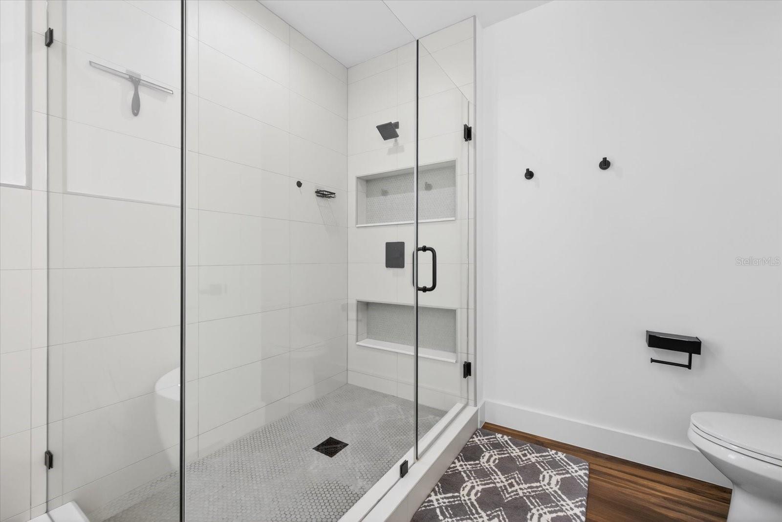 Listing photo id 39 for 7301 Elliott Street