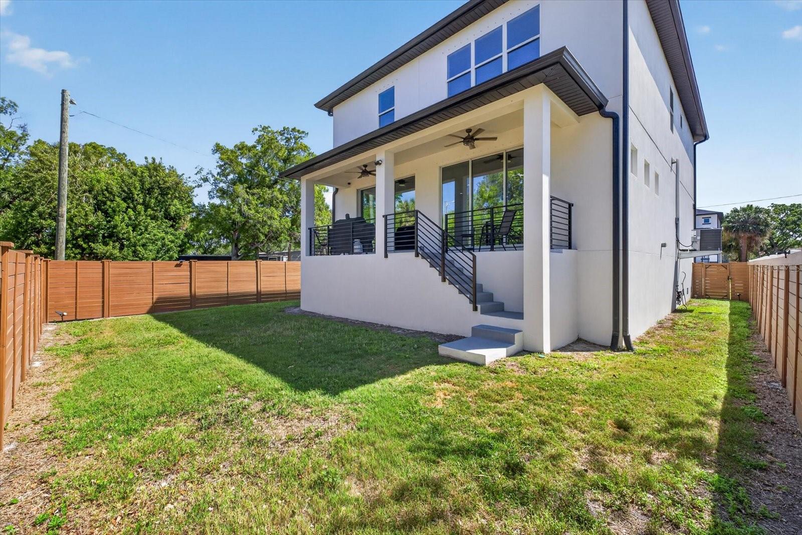 Listing photo id 48 for 7301 Elliott Street