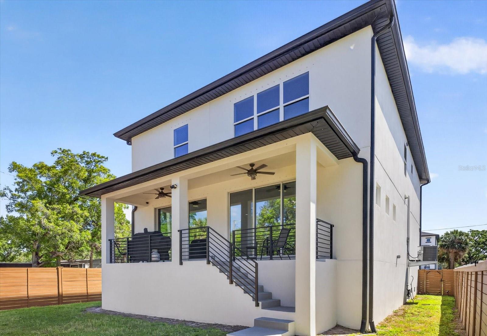 Listing photo id 49 for 7301 Elliott Street