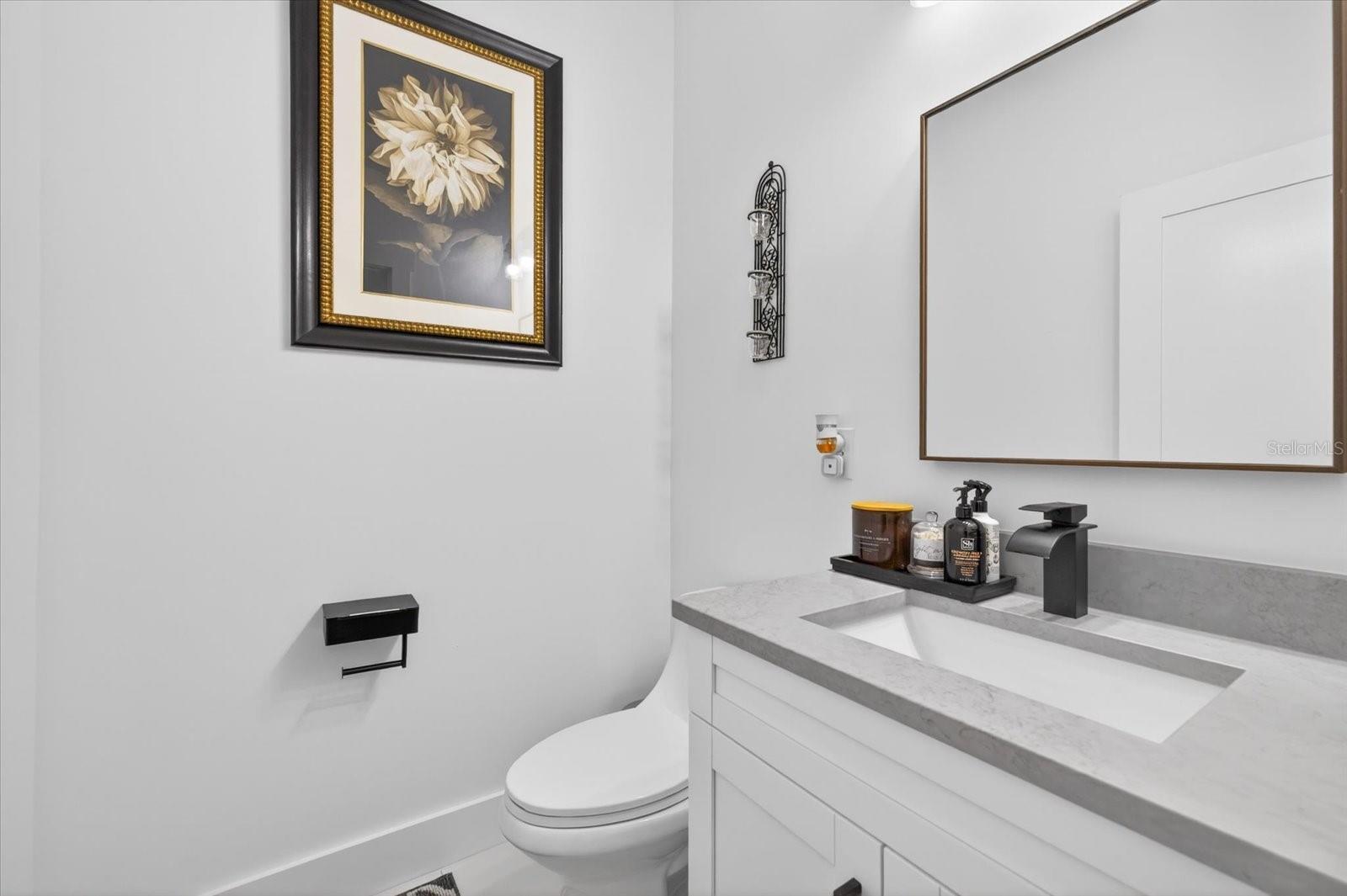 Listing photo id 4 for 7301 Elliott Street