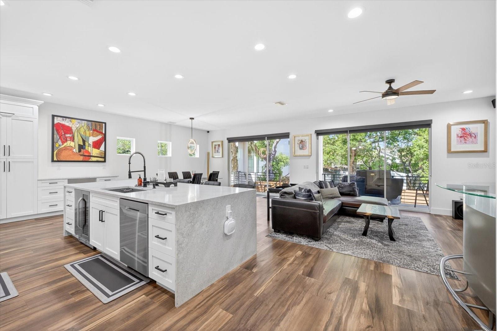 Listing photo id 6 for 7301 Elliott Street