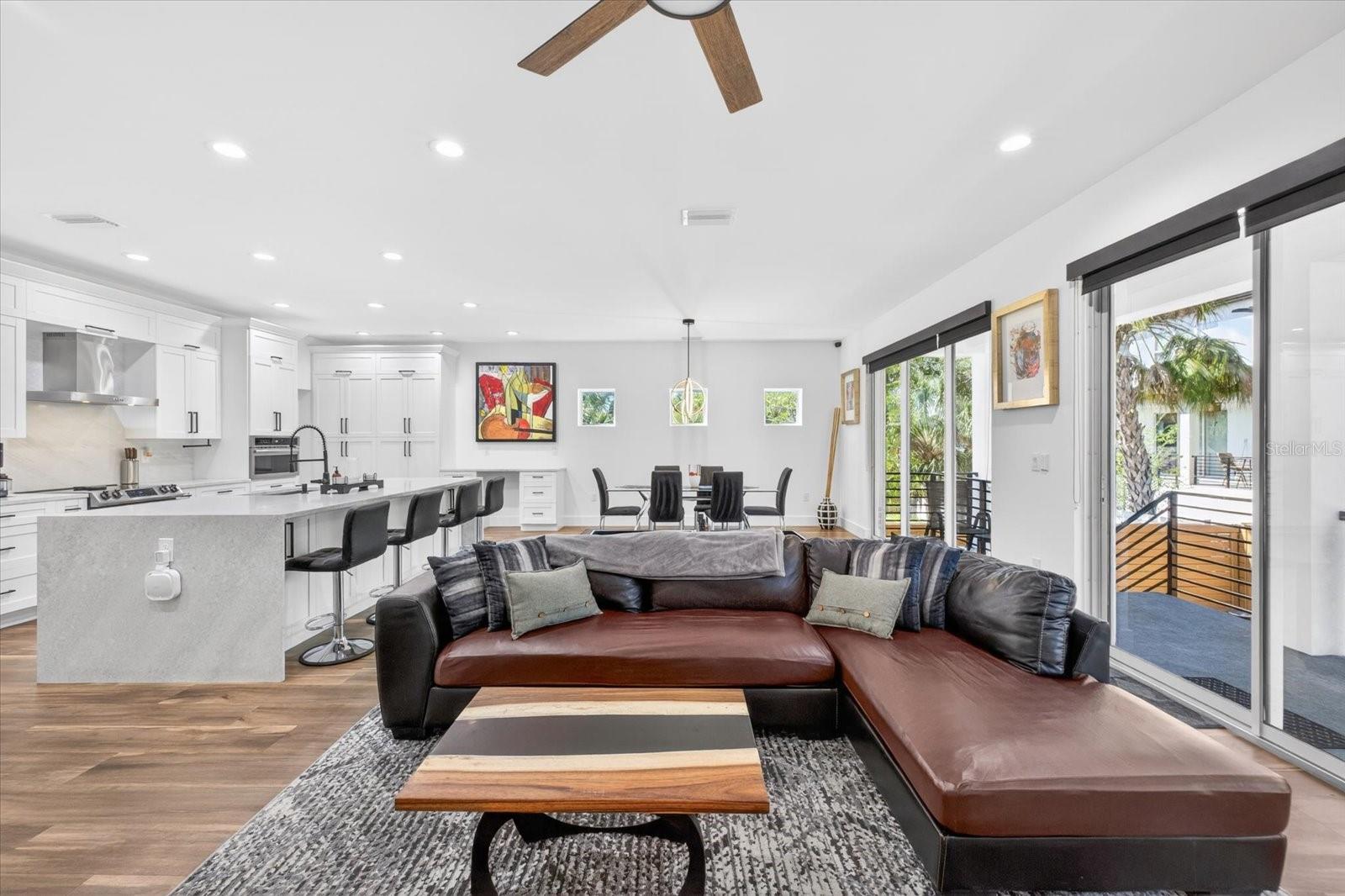 Listing photo id 7 for 7301 Elliott Street