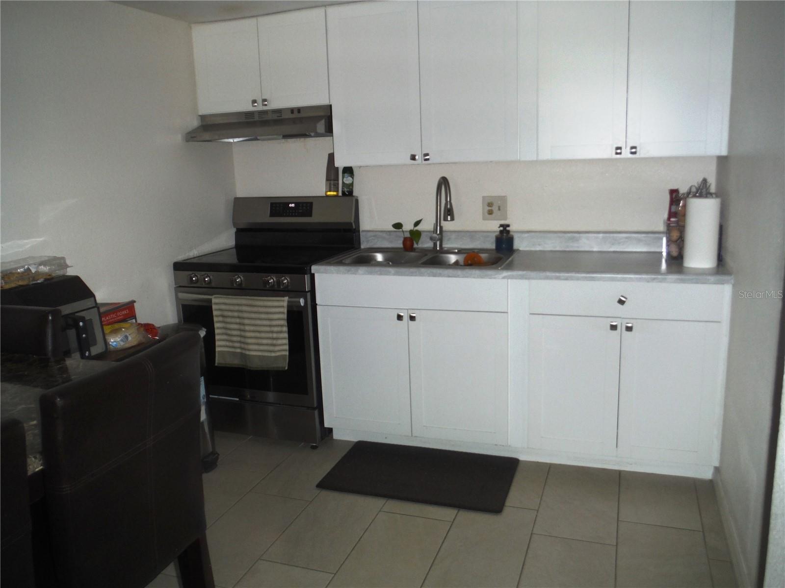 Image 14 of 27 For 118 Lake Avenue Se