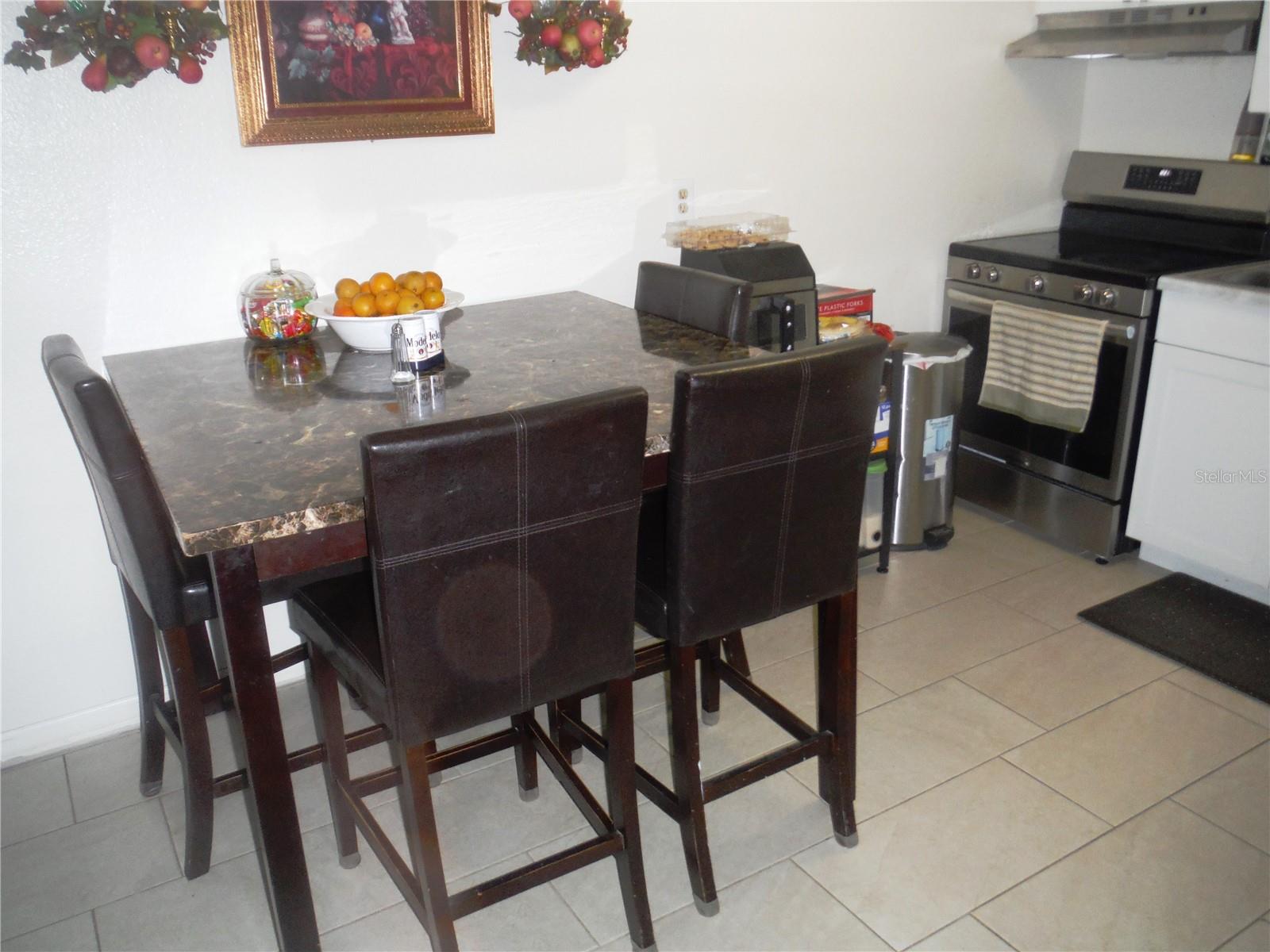 Image 15 of 27 For 118 Lake Avenue Se