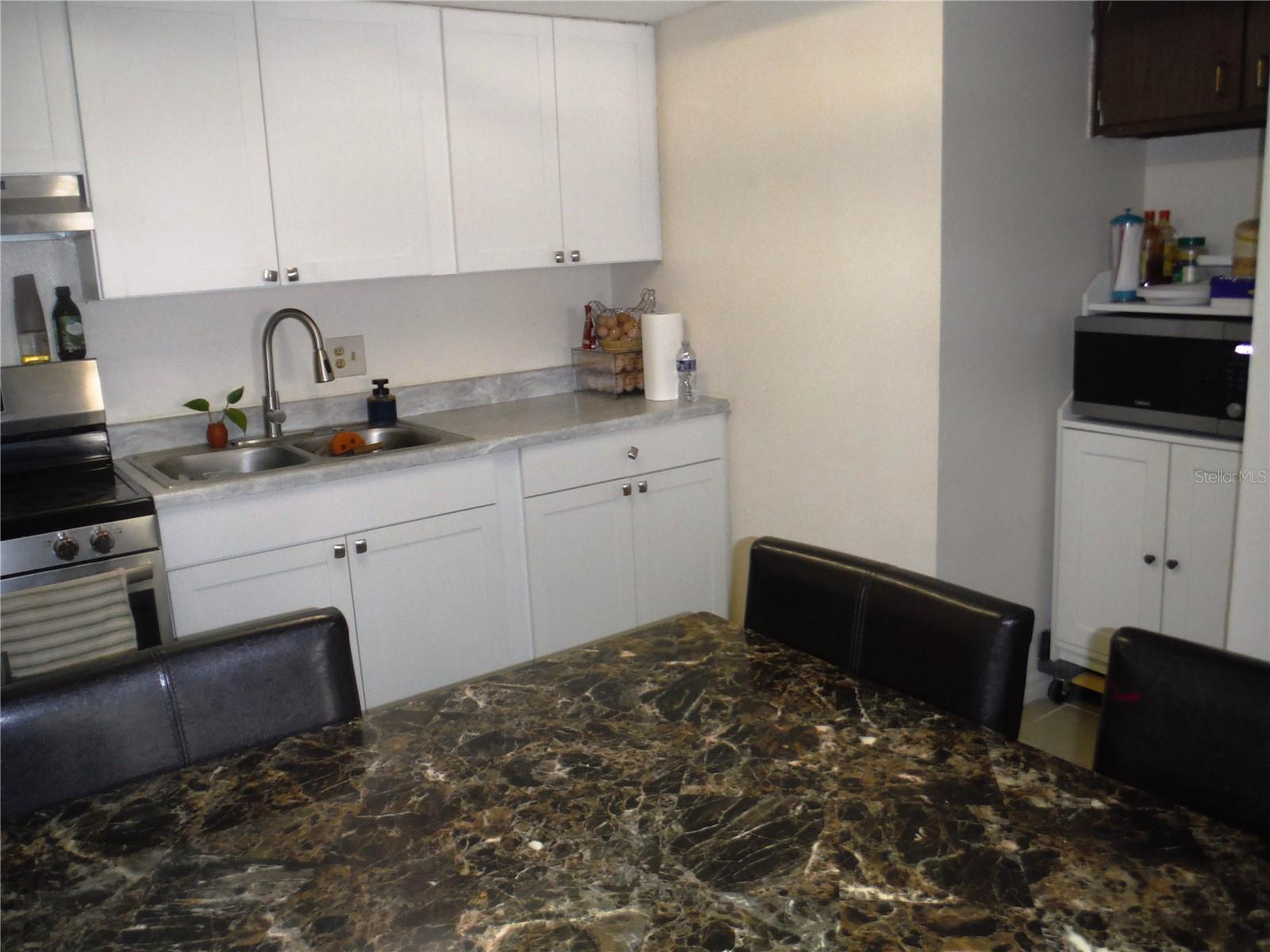 Image 16 of 27 For 118 Lake Avenue Se