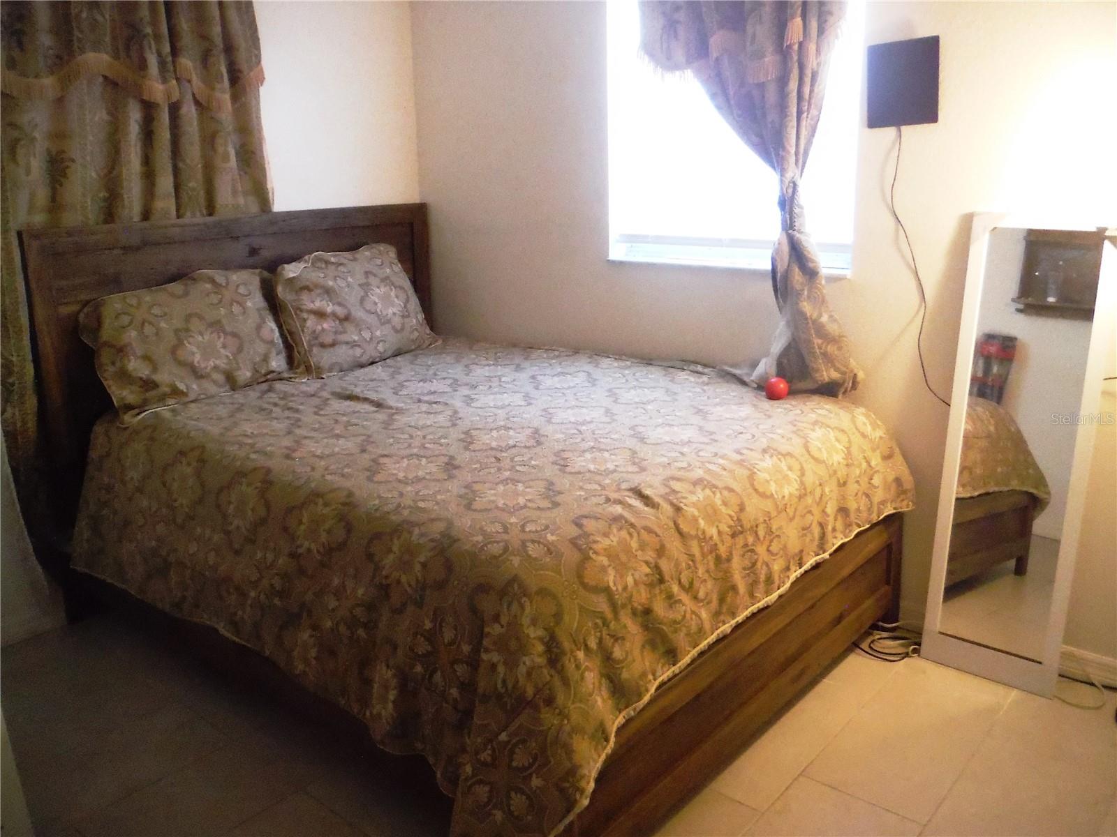 Image 25 of 27 For 118 Lake Avenue Se