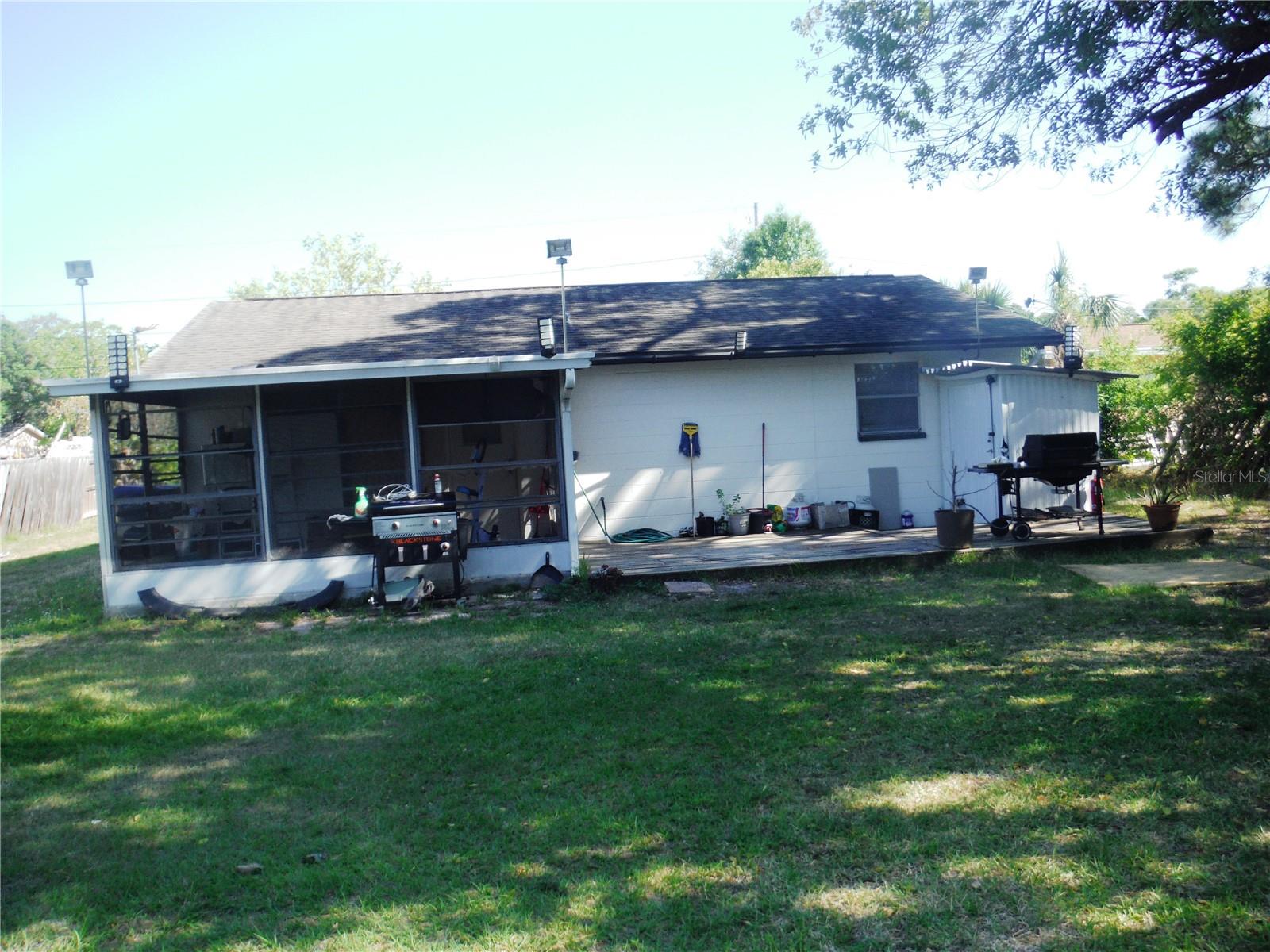 Image 4 of 27 For 118 Lake Avenue Se