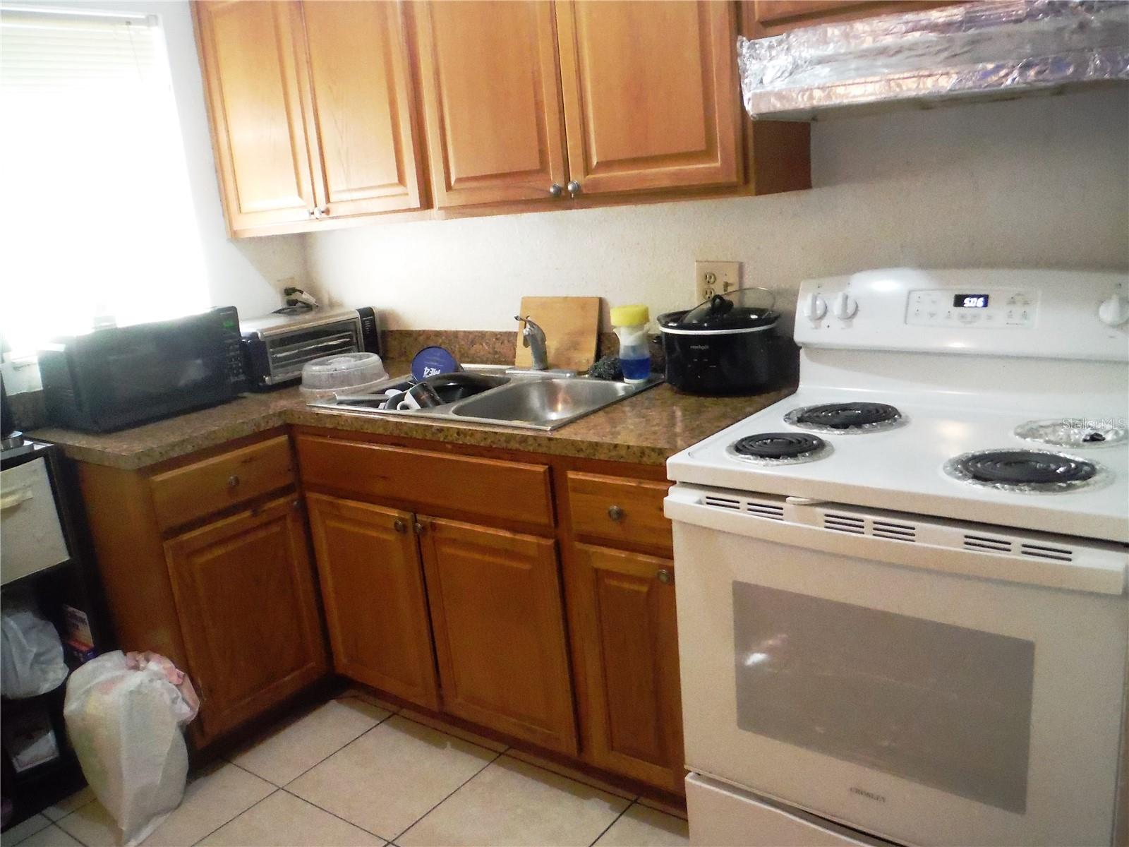 Image 8 of 27 For 118 Lake Avenue Se