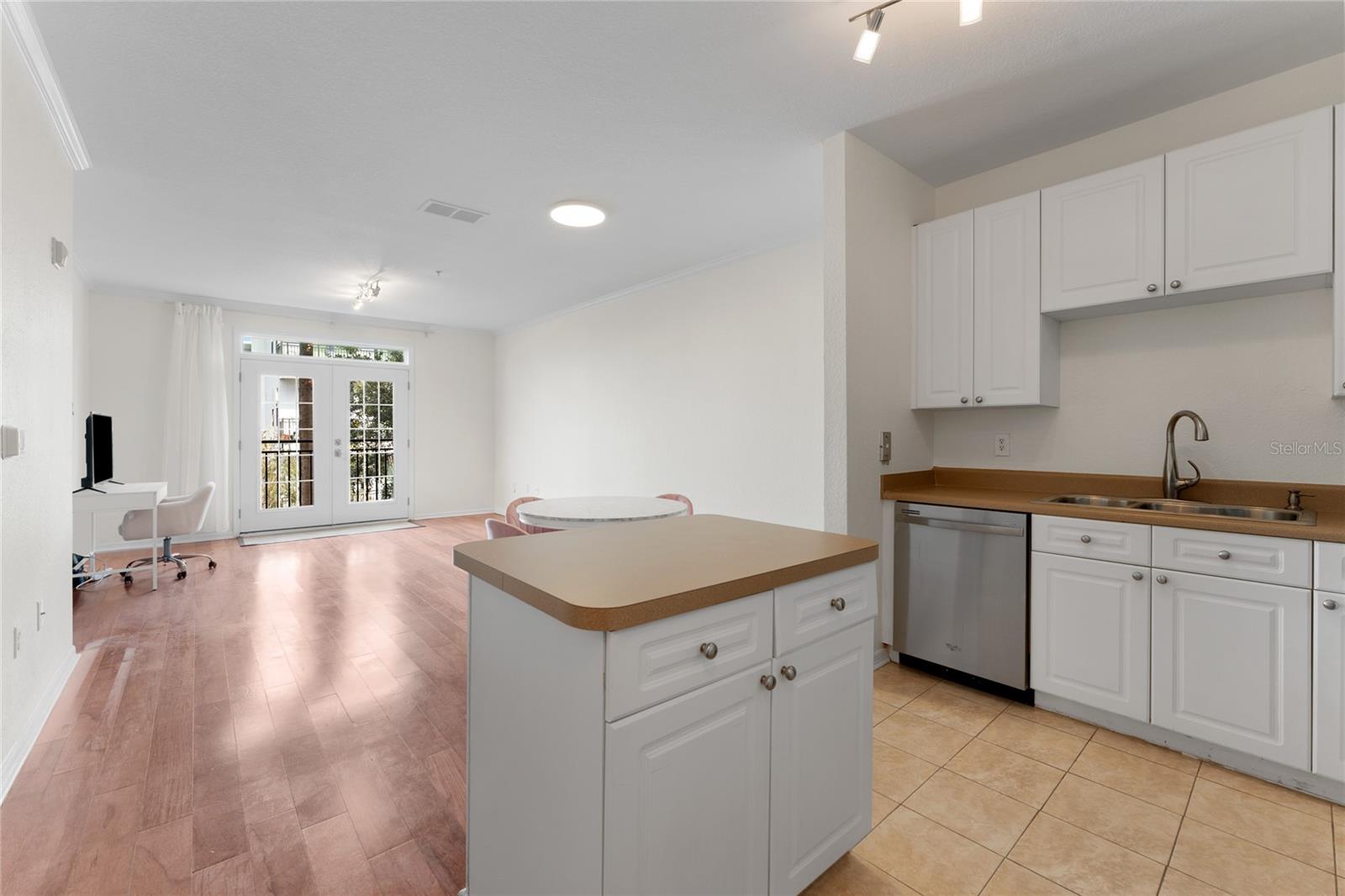 Image 3 of 25 For 4221 Spruce Street 1311