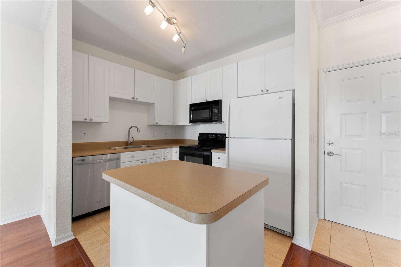 Image 4 of 25 For 4221 Spruce Street 1311