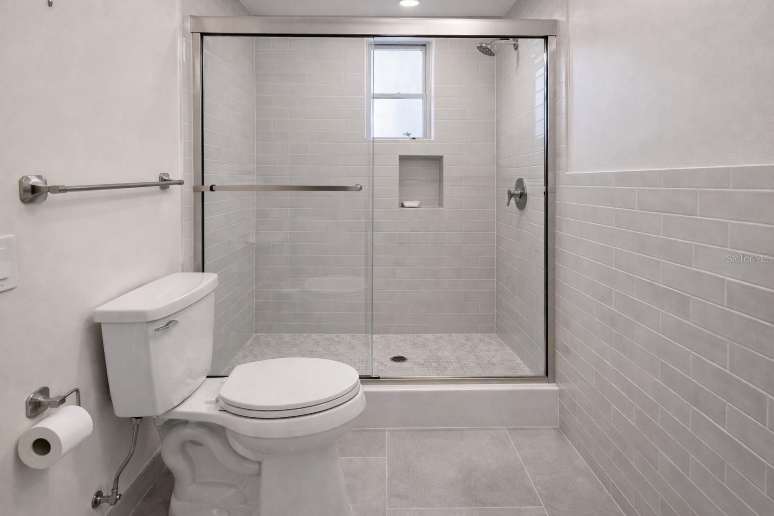 Listing photo id 20 for 664 Mandalay Avenue