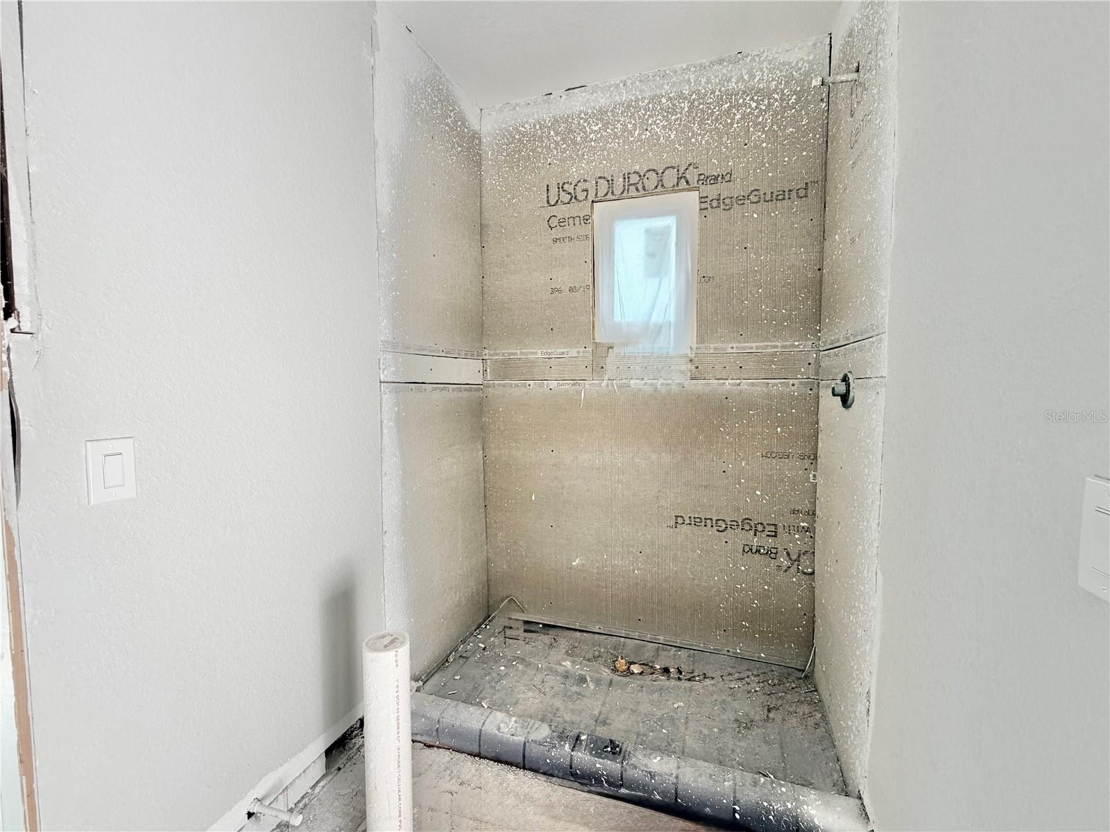 Listing photo id 22 for 664 Mandalay Avenue