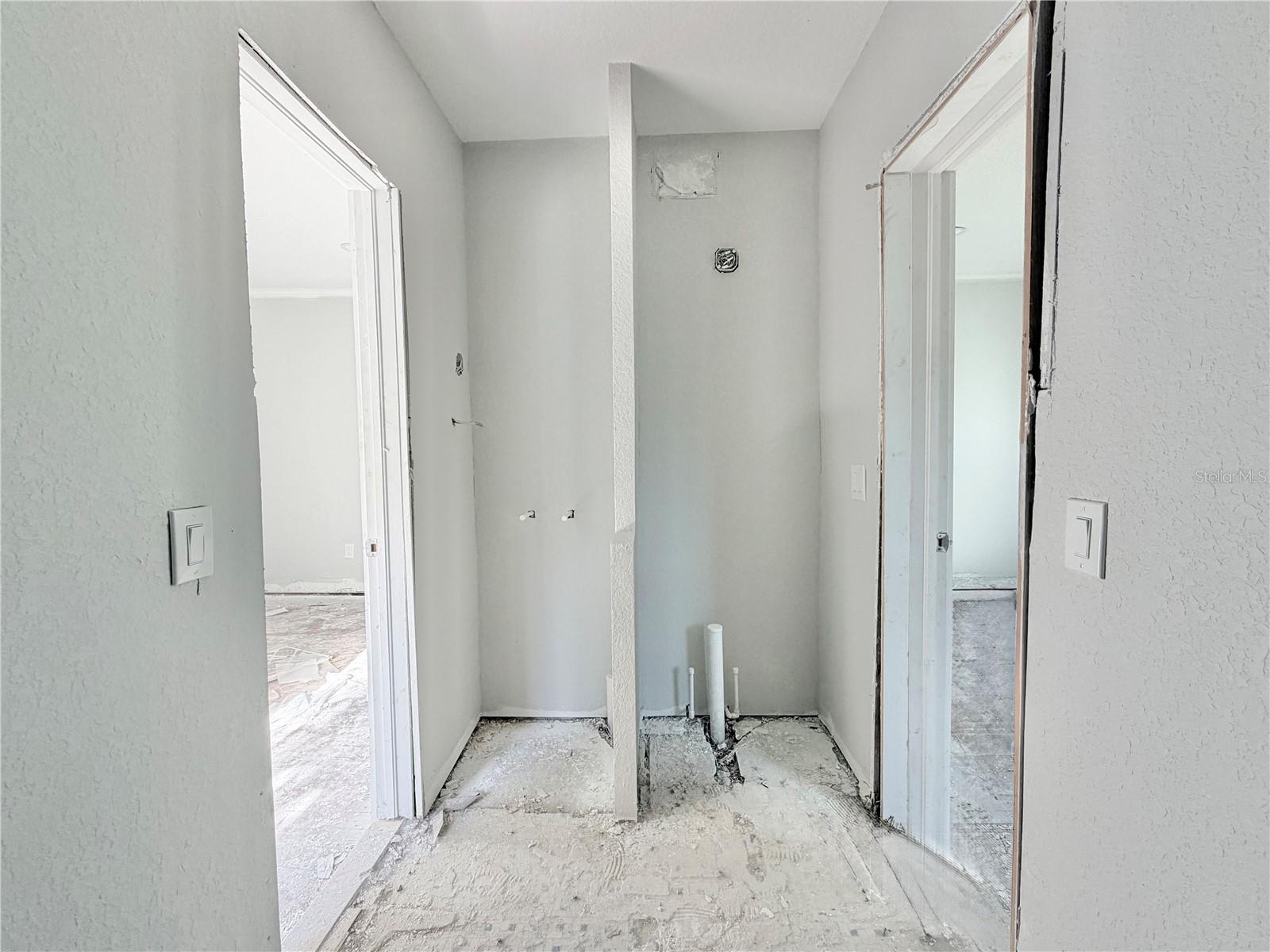 Listing photo id 24 for 664 Mandalay Avenue