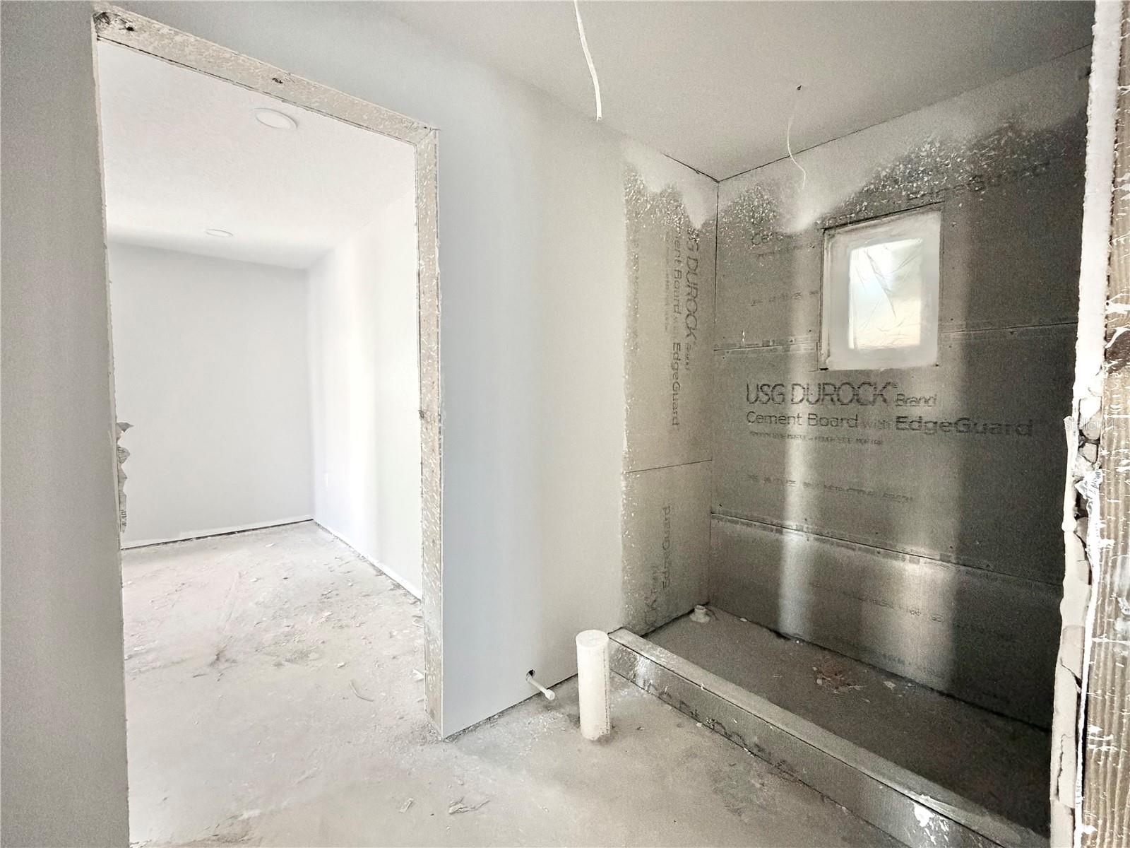 Listing photo id 36 for 664 Mandalay Avenue