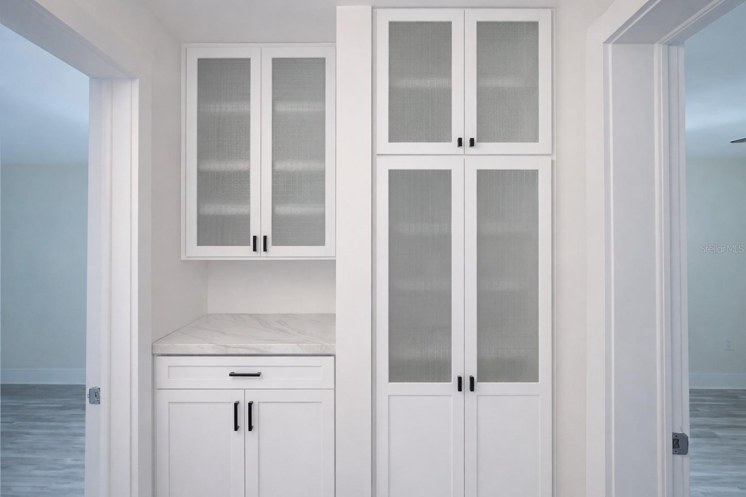 Listing photo id 37 for 664 Mandalay Avenue