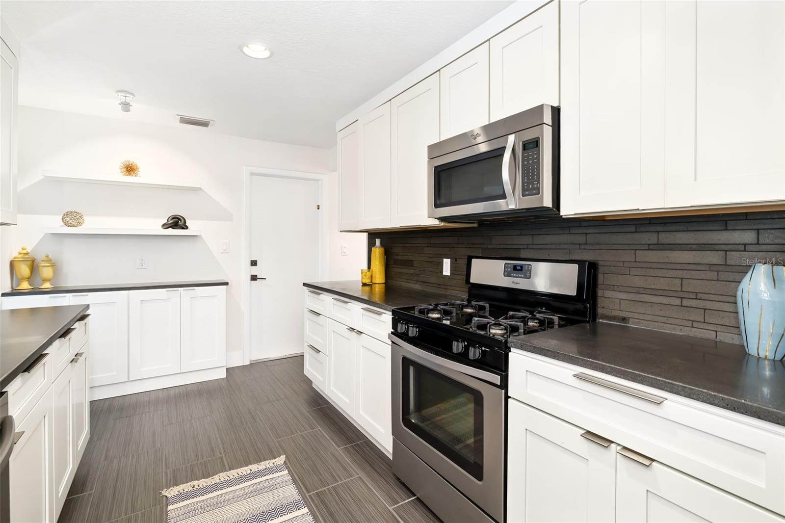 Image 18 of 58 For 4462 39th Street S