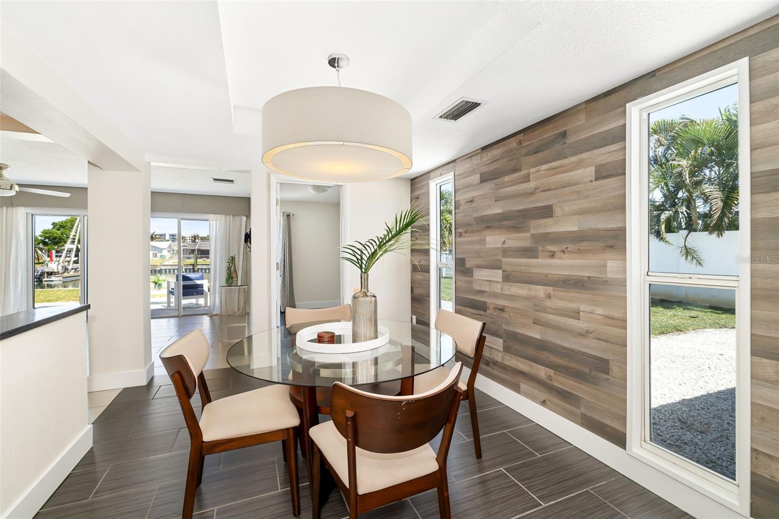 Image 4 of 58 For 4462 39th Street S