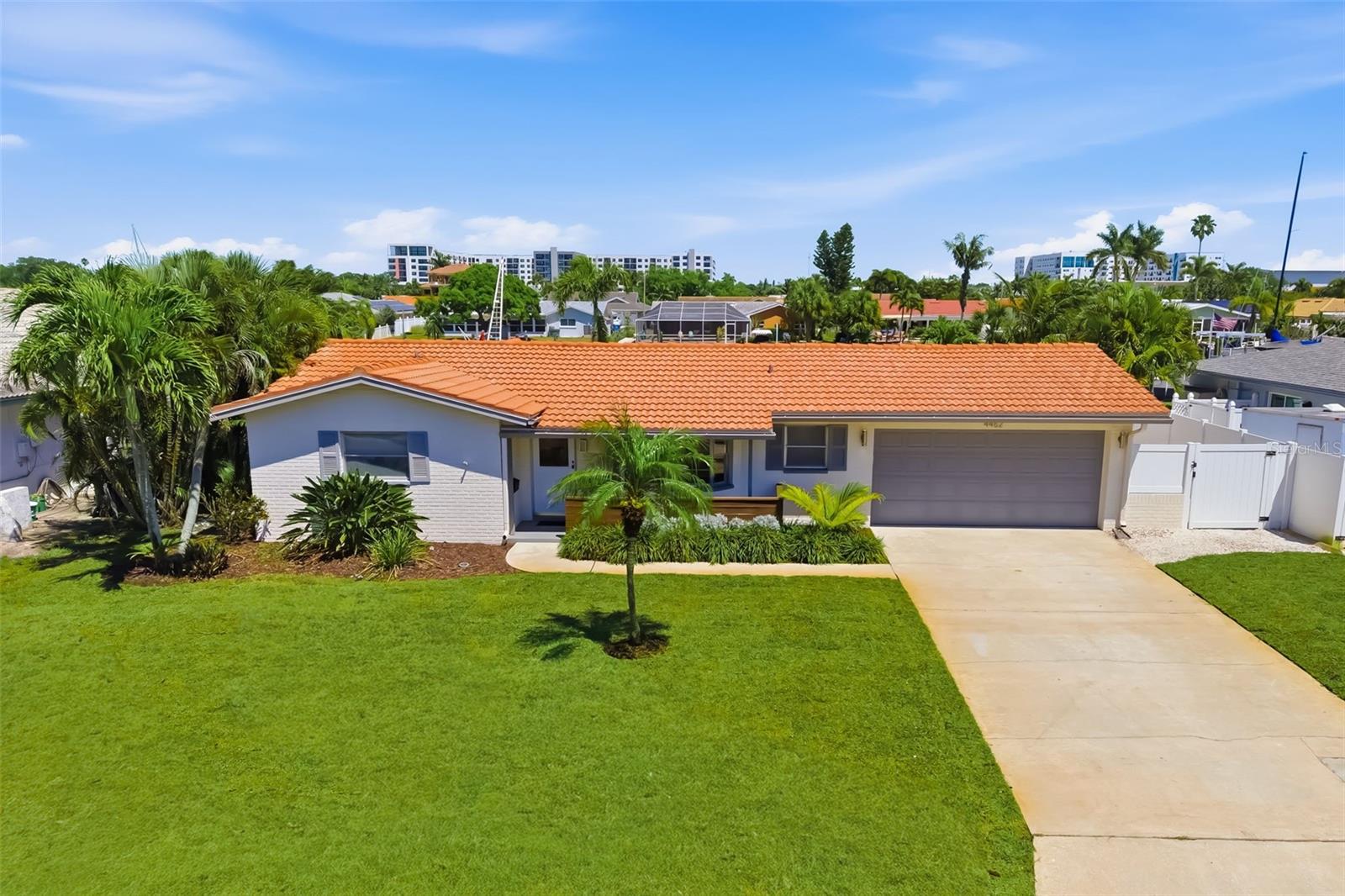 Image 9 of 58 For 4462 39th Street S