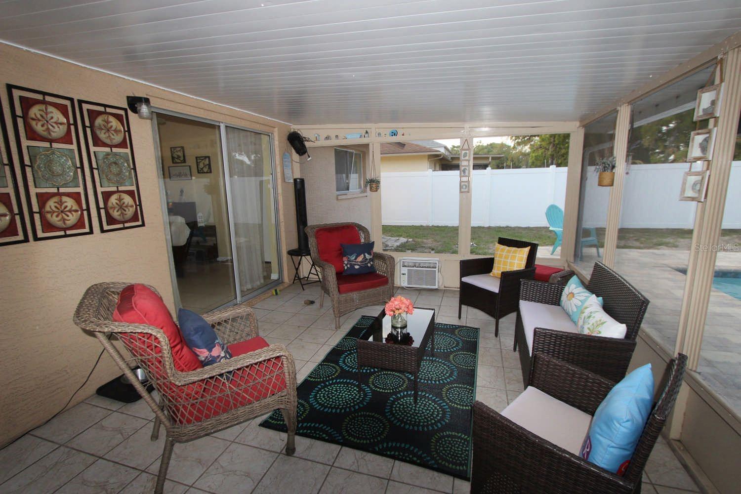 Listing photo id 10 for 5046 Kenmore Street