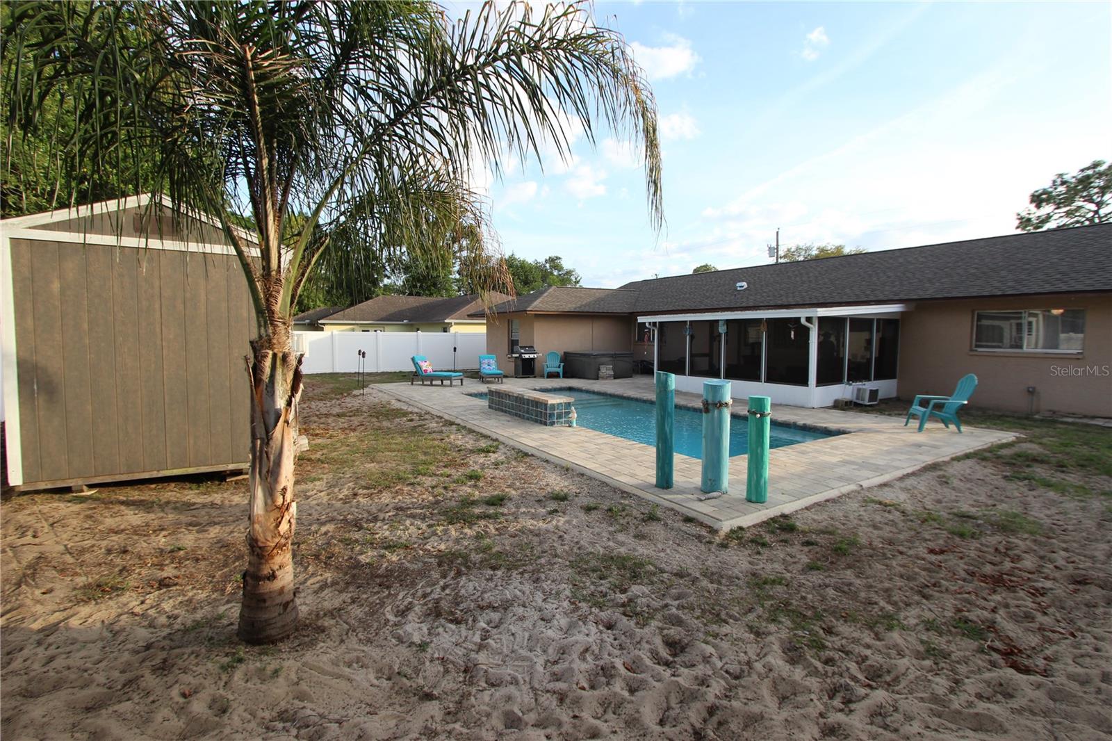 Listing photo id 11 for 5046 Kenmore Street