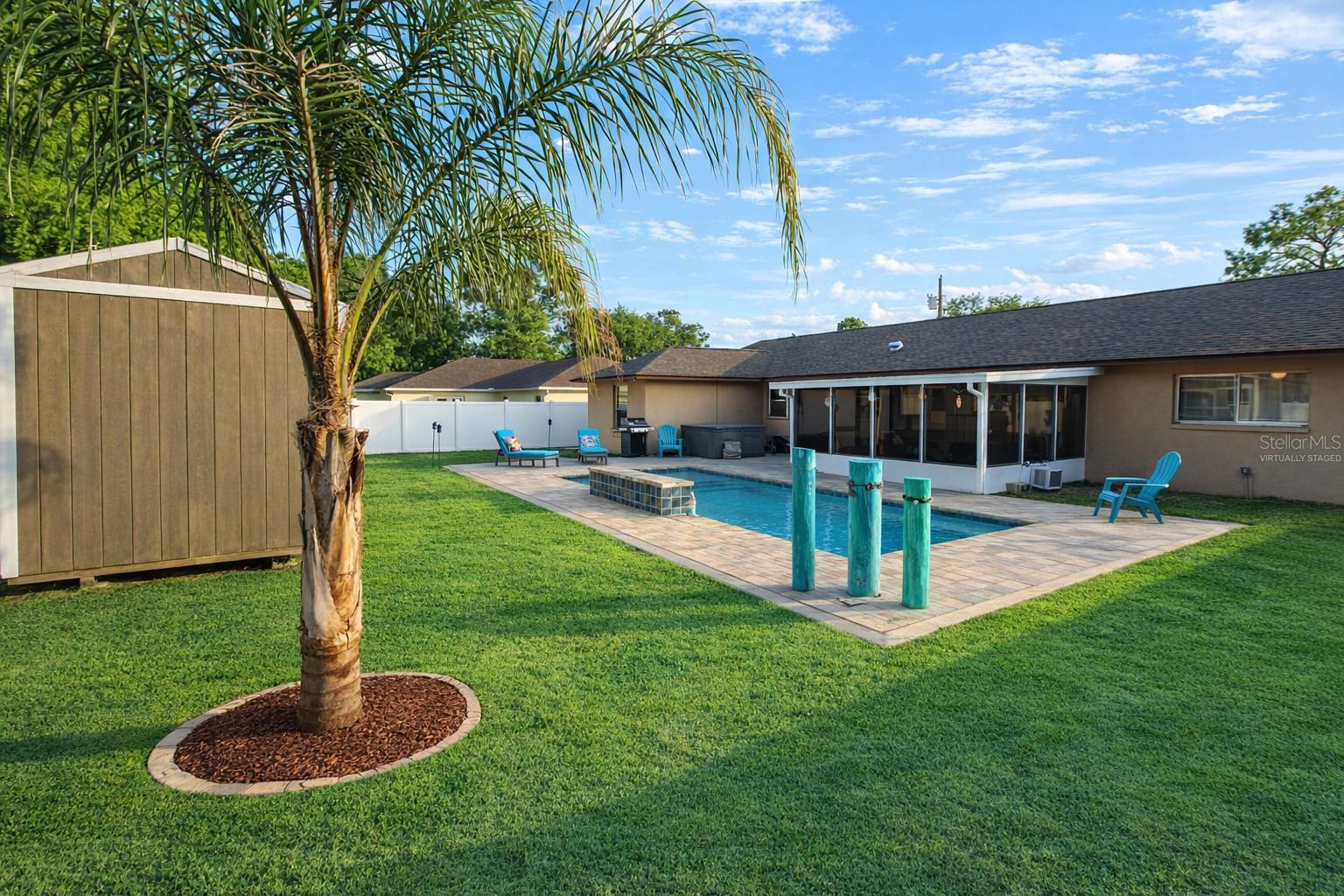 Listing photo id 12 for 5046 Kenmore Street