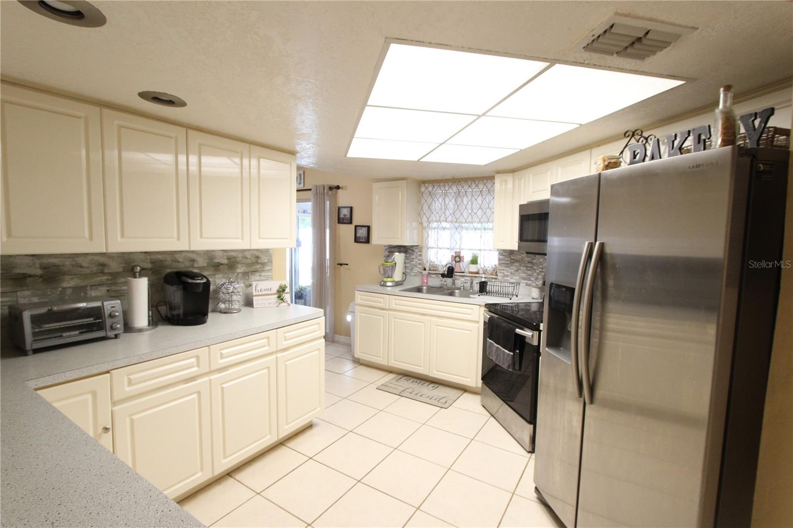 Listing photo id 1 for 5046 Kenmore Street