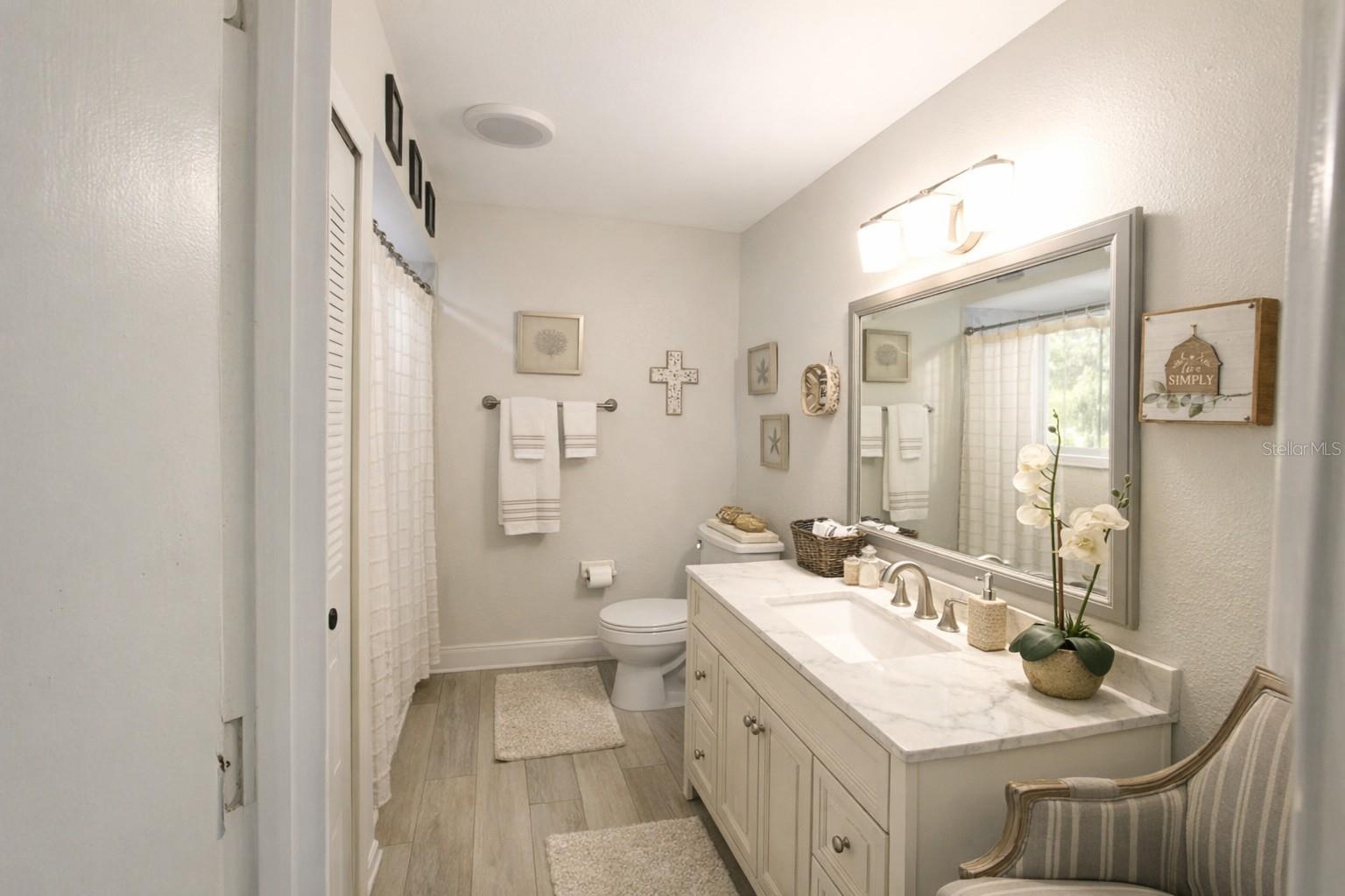 Listing photo id 4 for 5046 Kenmore Street