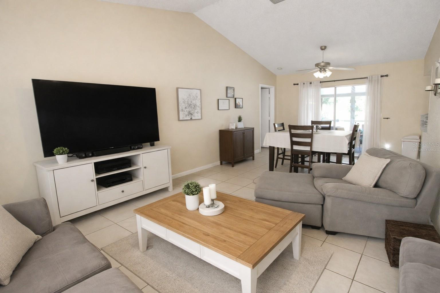 Listing photo id 7 for 5046 Kenmore Street