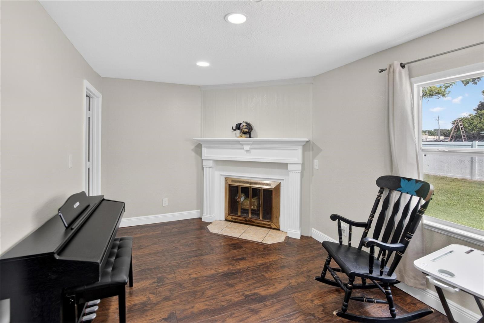 Image 12 of 37 For 918 Jere Circle