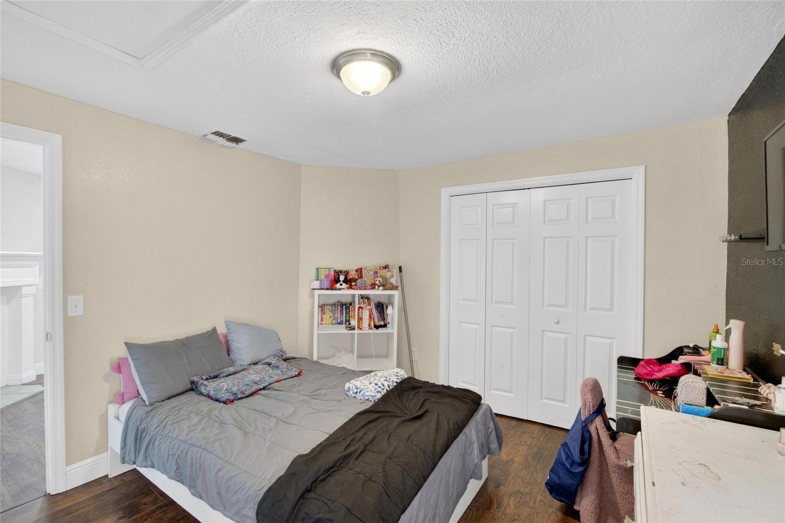 Image 23 of 37 For 918 Jere Circle