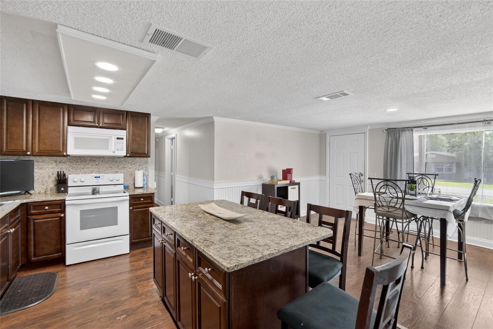 Image 8 of 37 For 918 Jere Circle