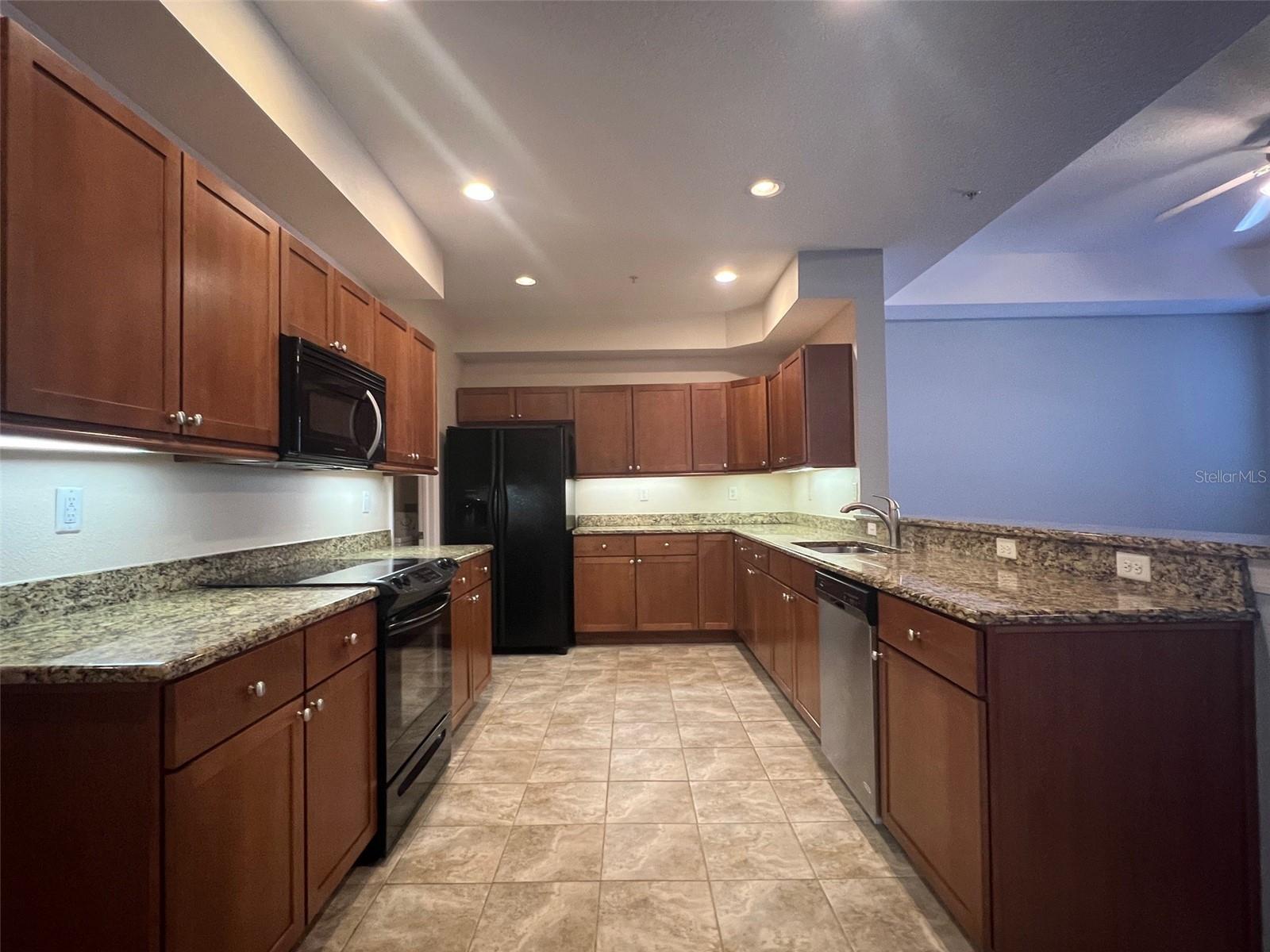 Image 19 of 44 For 642 Wells Court 201