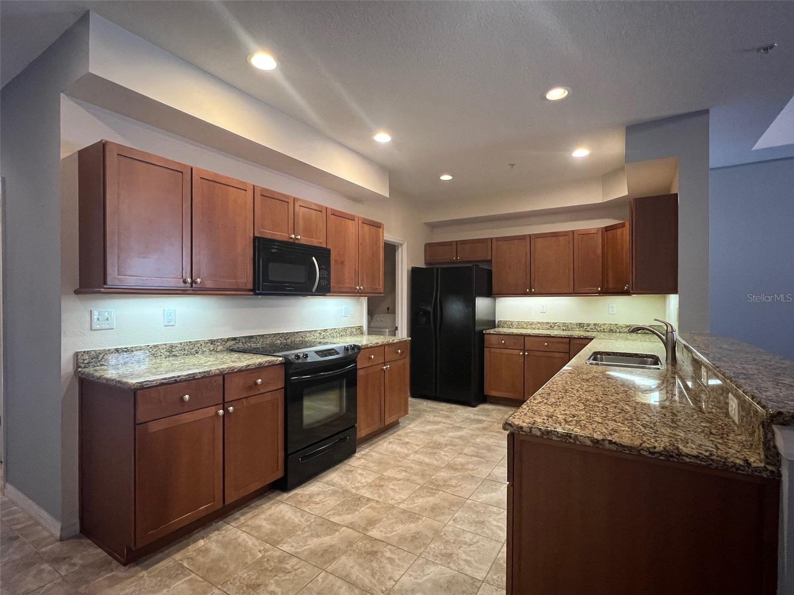 Image 20 of 44 For 642 Wells Court 201