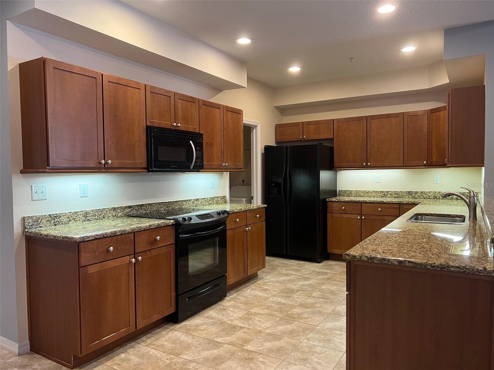 Image 29 of 44 For 642 Wells Court 201