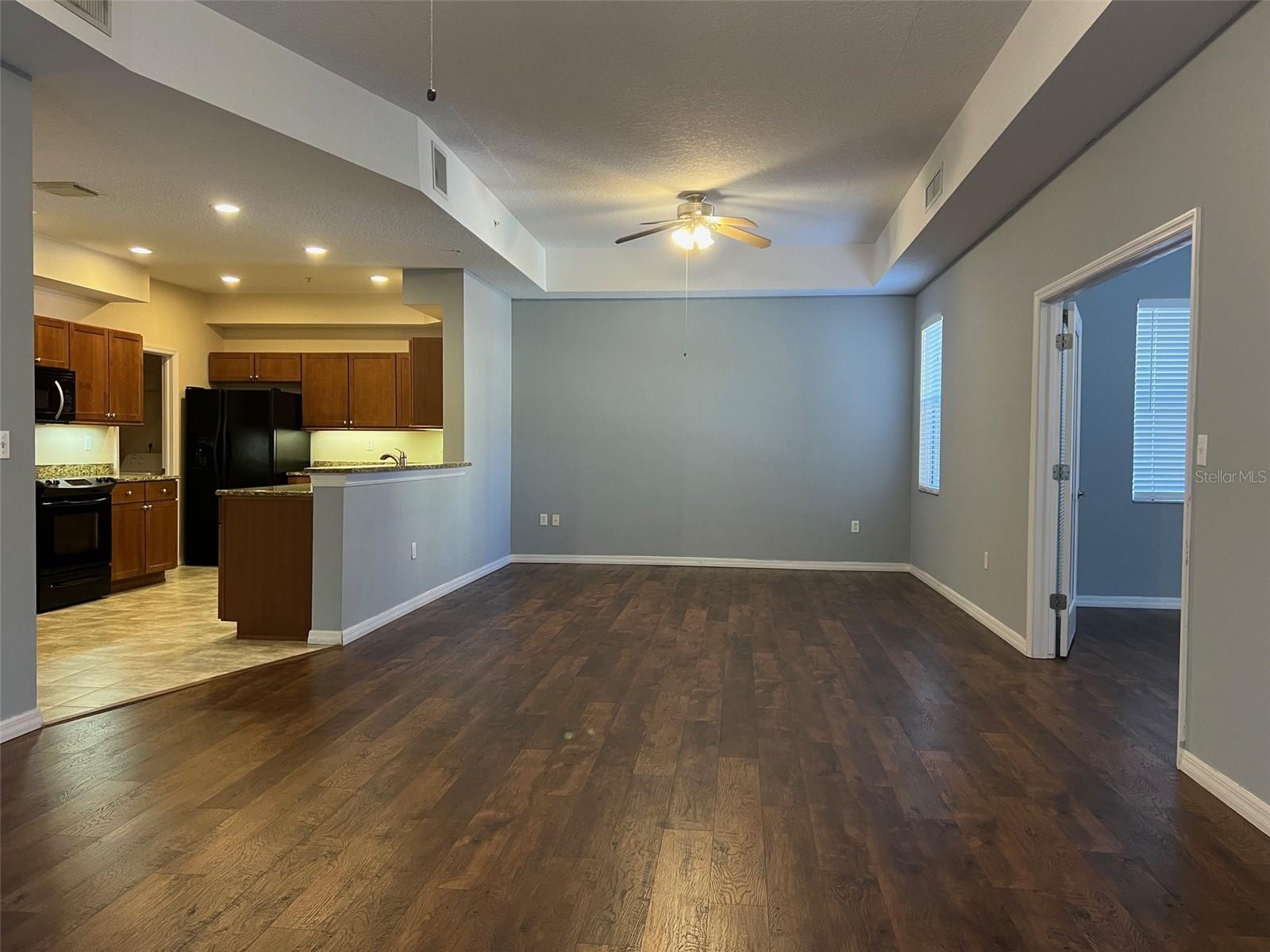 Image 31 of 44 For 642 Wells Court 201