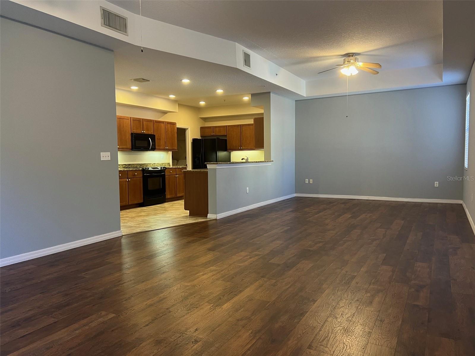 Image 32 of 44 For 642 Wells Court 201