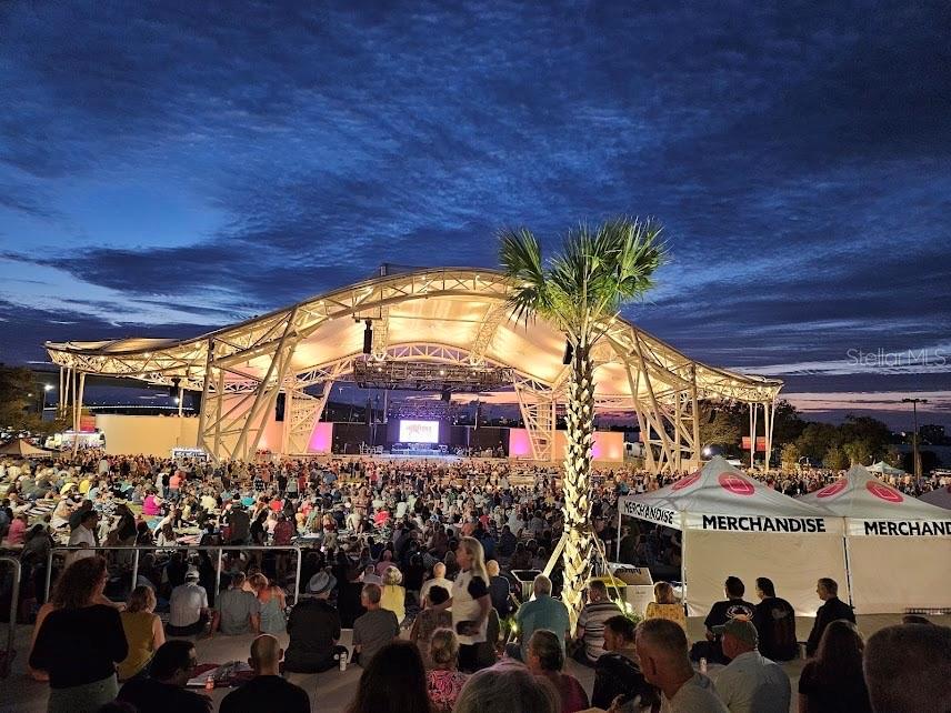 Image 40 of 44 For 642 Wells Court 201