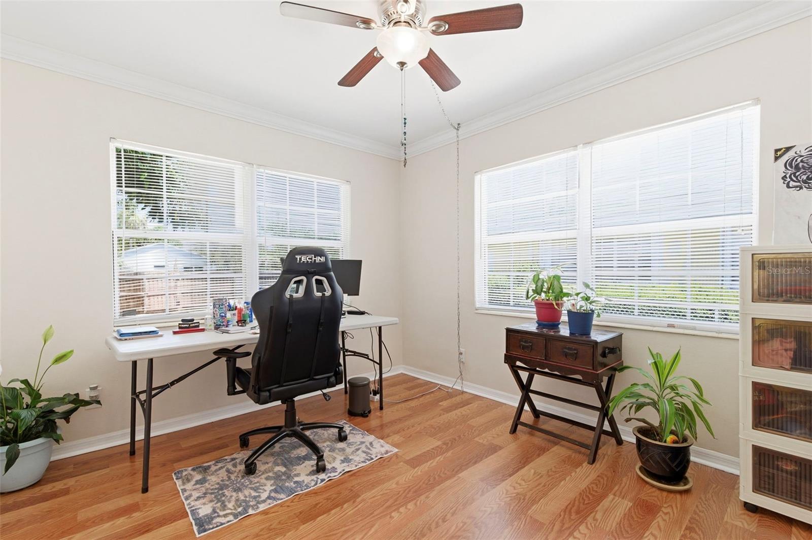 Listing photo id 20 for 2419 36th Avenue N