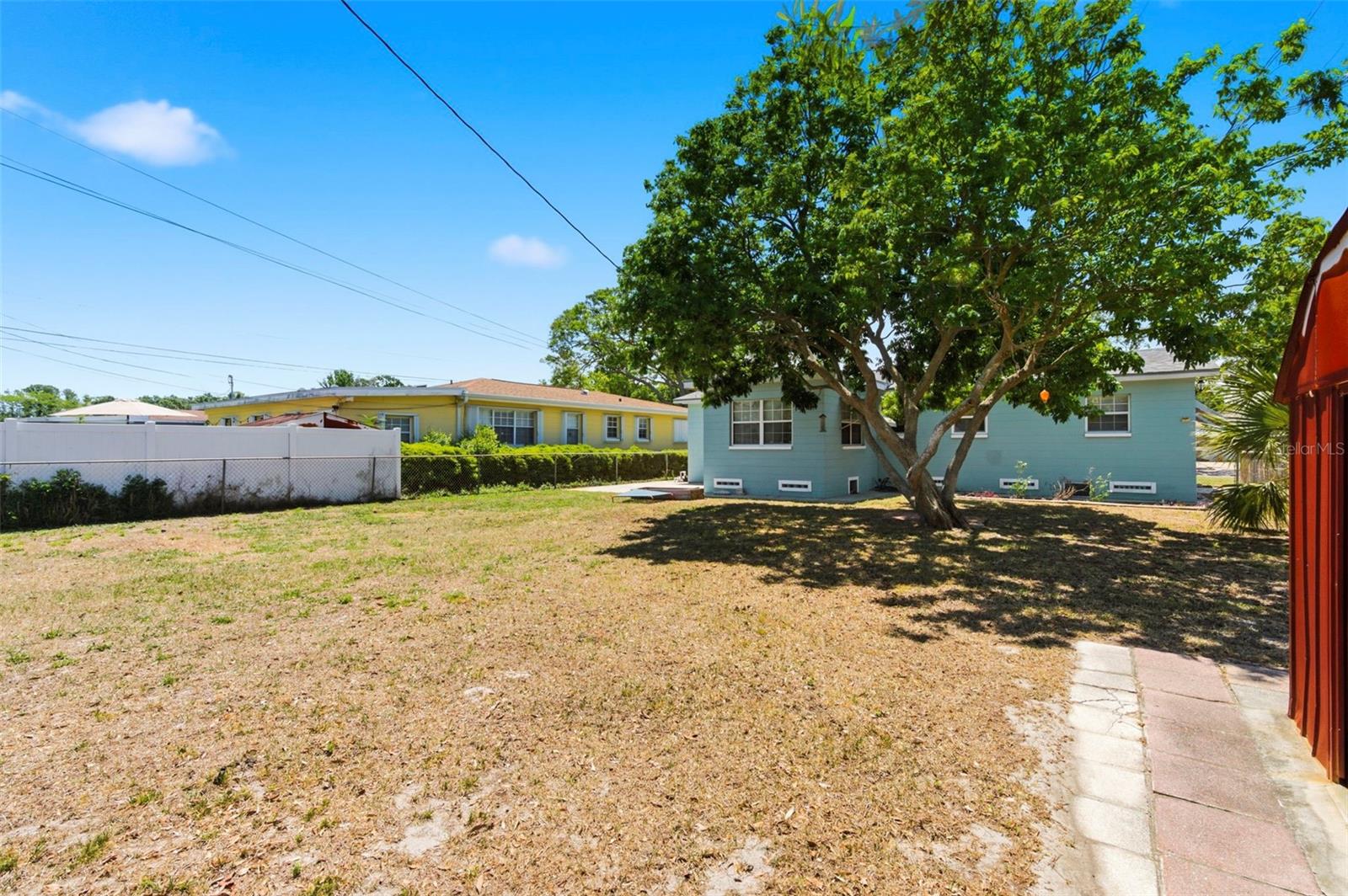 Listing photo id 25 for 2419 36th Avenue N
