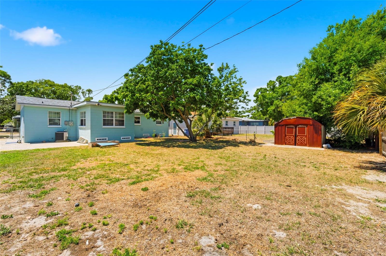 Listing photo id 26 for 2419 36th Avenue N