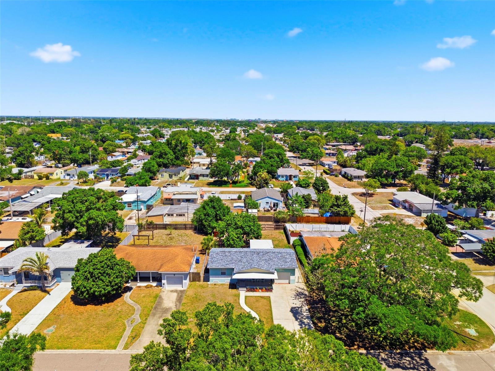 Listing photo id 27 for 2419 36th Avenue N
