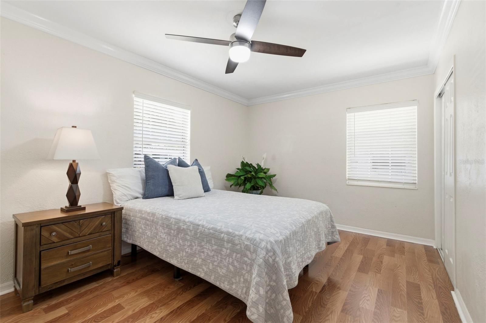 Listing photo id 1 for 2419 36th Avenue N